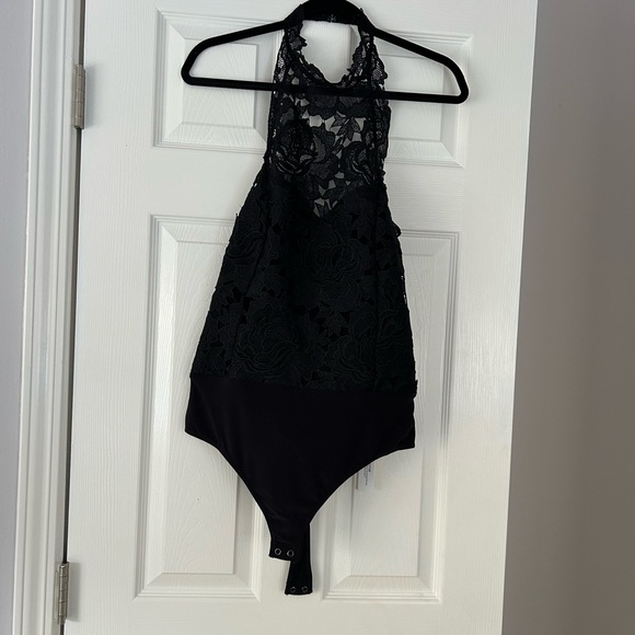 Express NWT Elegant Black Lace Halter Body Suit Sz L - Picture 4 of 7